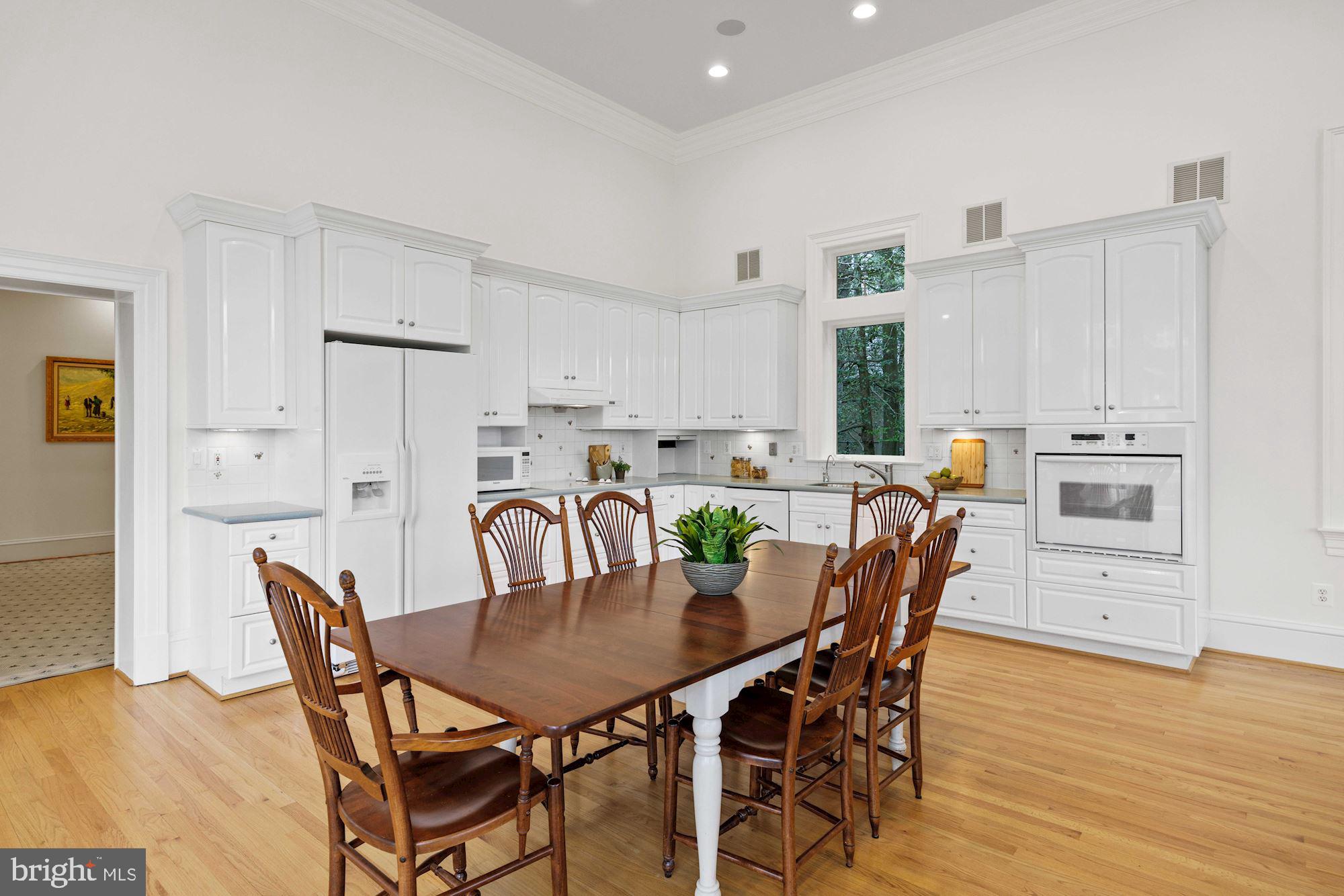7118 Arrowood Road Bethesda, MD 20817 - Photo 24 of 59 Full-Service Kitchen