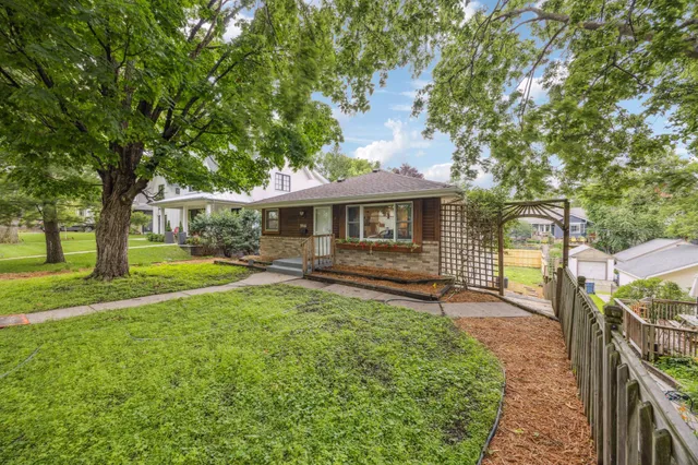 $584,900 | 3916 Thomas Avenue South, Minneapolis, MN 55410