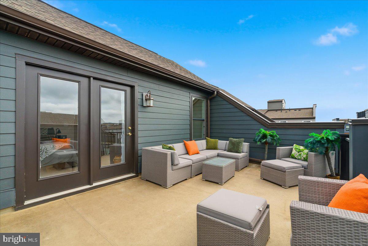 2315 Liberty Loop Herndon, VA 20171 - Photo 31 of 39 Top-floor balcony