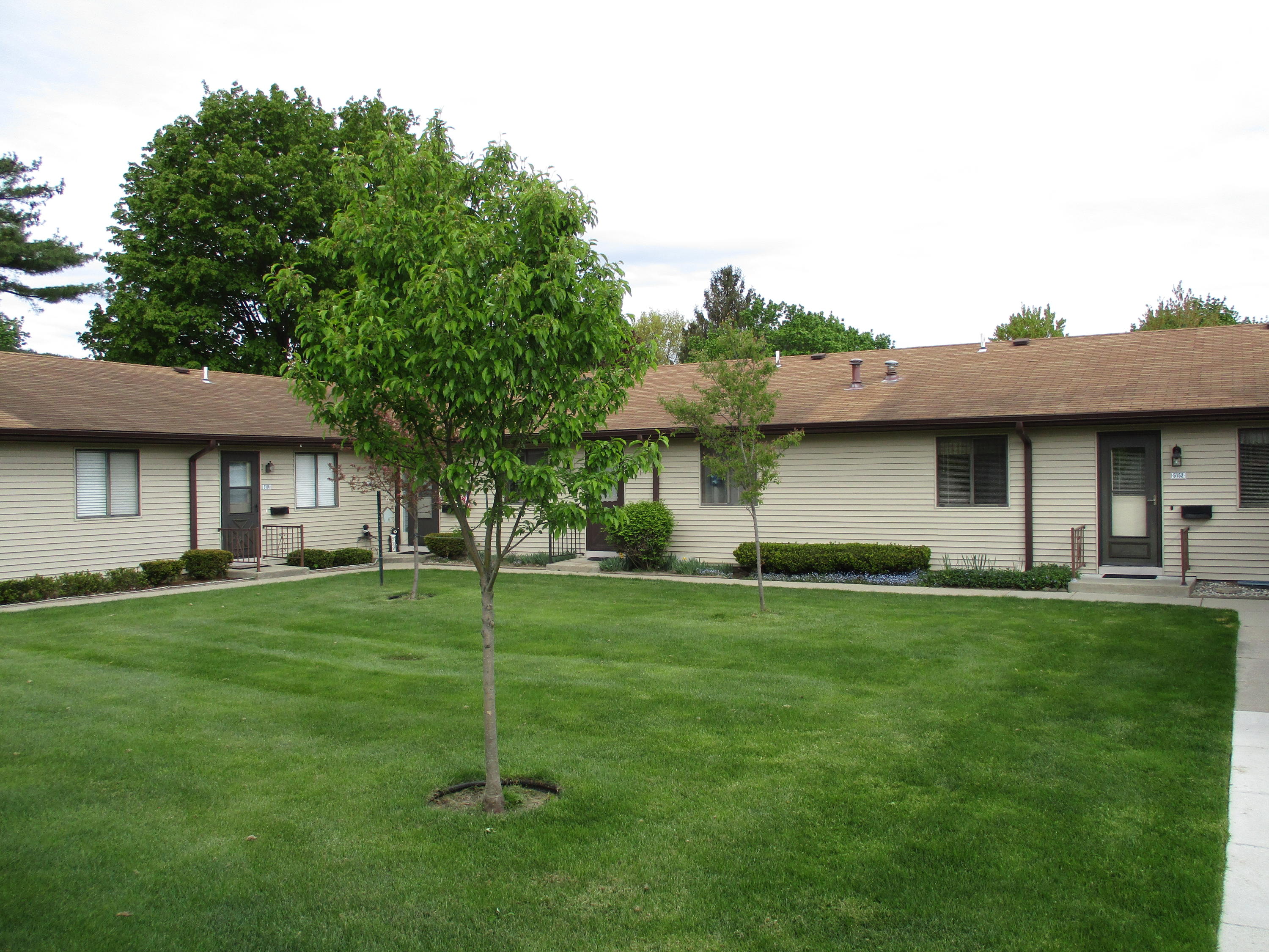 5166 Green Meadow Road, Unit 40 Kalamazoo, MI 49009 - Photo 4 of 19 IMG_0117