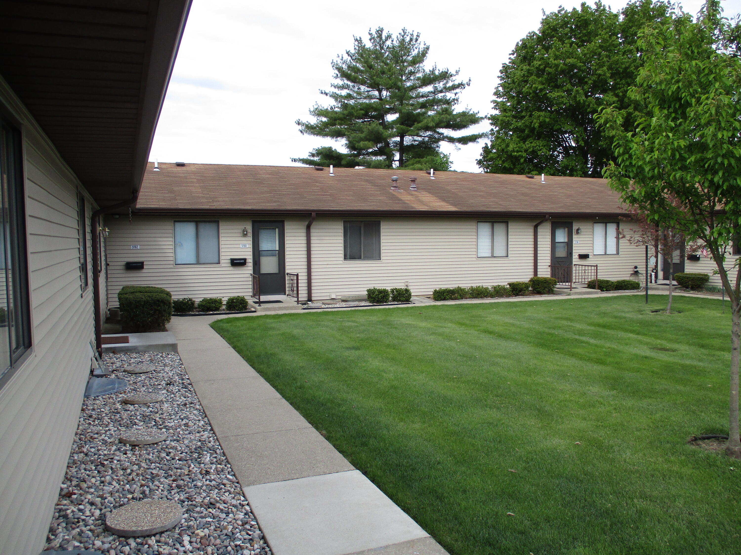 5166 Green Meadow Road, Unit 40 Kalamazoo, MI 49009 - Photo 5 of 19 IMG_0118