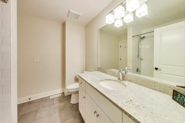 $779,000 | 355 West 1st Street, Elmhurst, IL 60126