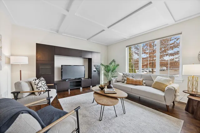 $779,000 | 355 West 1st Street, Elmhurst, IL 60126