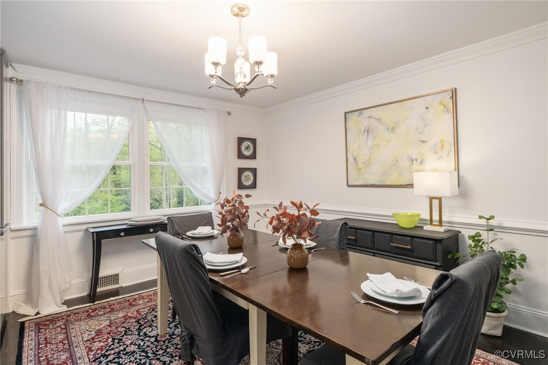 4 Westwick Road Henrico, VA 23238 - Photo 11 of 45 Hardwood, crown, chair rail, beautiful windows