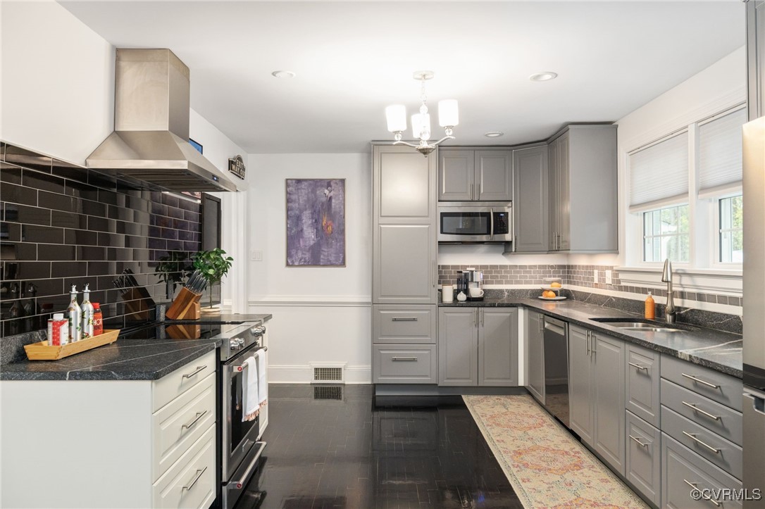 4 Westwick Road Henrico, VA 23238 - Photo 16 of 45 Hardwood, stainless appliances, granite, range hoo