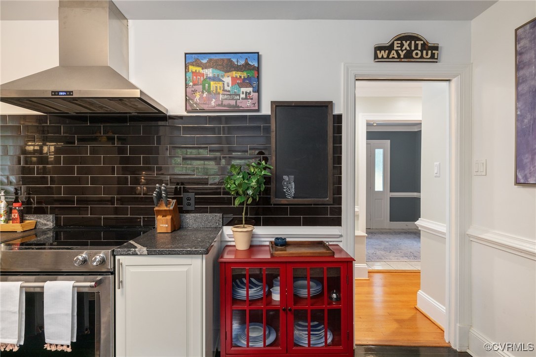4 Westwick Road Henrico, VA 23238 - Photo 18 of 45 Hardwoods, tile backsplash