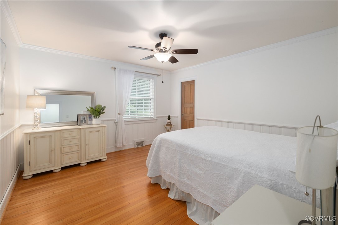 4 Westwick Road Henrico, VA 23238 - Photo 19 of 45 Hardwoods, wainscoting, ceiling fan with light