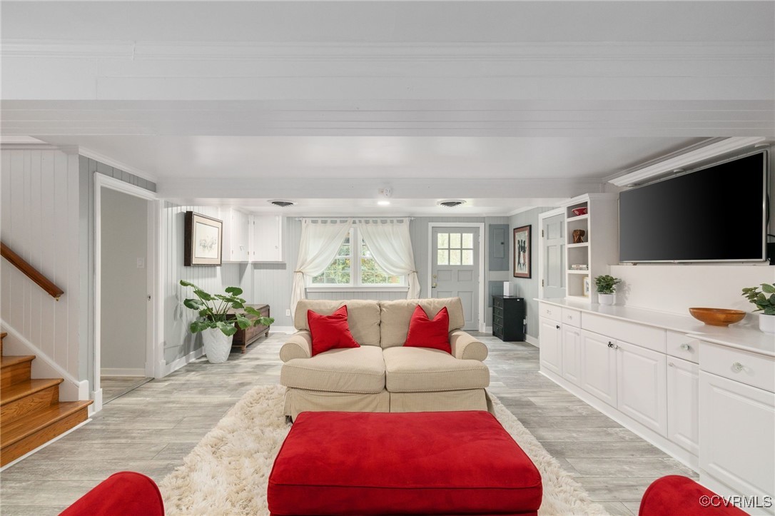 4 Westwick Road Henrico, VA 23238 - Photo 31 of 45 Walkout basement, hardwood, build ins, loads of li