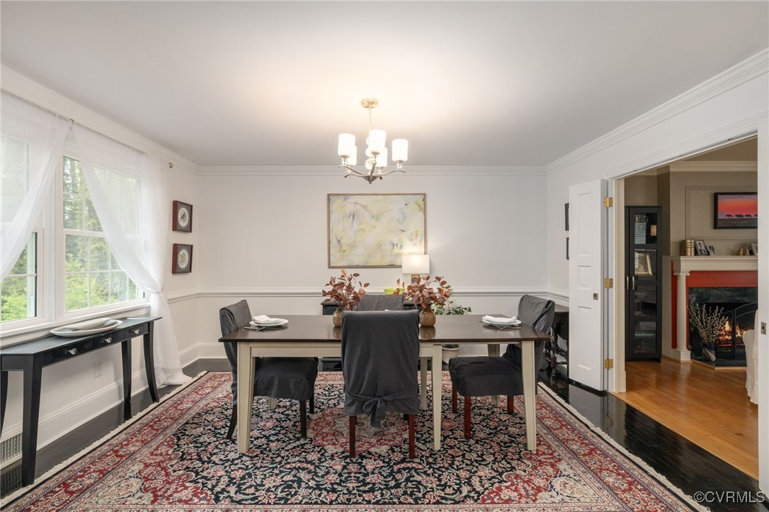 4 Westwick Road Henrico, VA 23238 - Photo 10 of 45 Hardwood, crown, chair rail, large windows