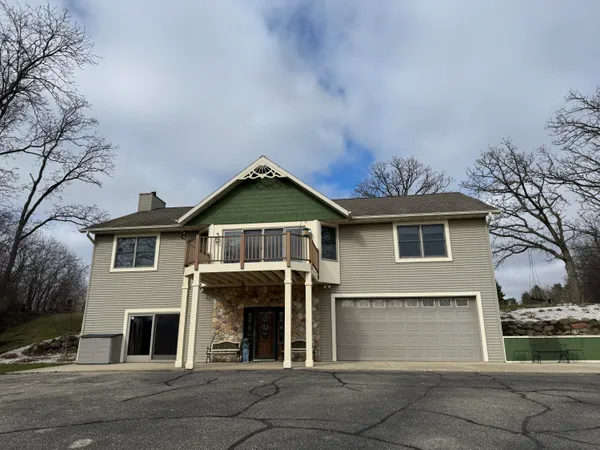 $779,900 | W360S10139 Markham Road, Eagle, WI 53119