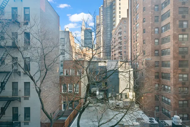 $648,000 | 155 East 34th Street, Unit 6A | Murray Hill