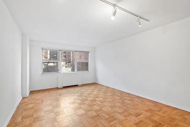 $648,000 | 155 East 34th Street, Unit 6A | Murray Hill