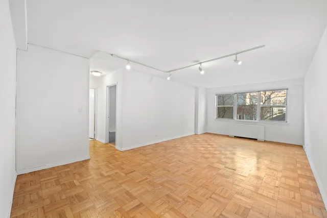 $648,000 | 155 East 34th Street, Unit 6A | Murray Hill