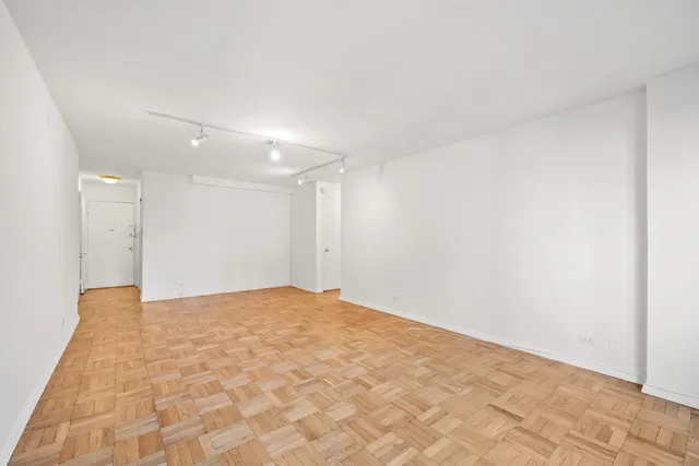 $648,000 | 155 East 34th Street, Unit 6A | Murray Hill