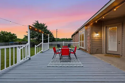 $657,500 | 160 Kelly Drive, Waxahachie, TX 75167