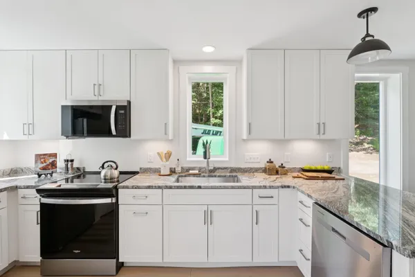 $375,000 | 3 Cedar Bend, Unit 3, Boothbay, ME 04537