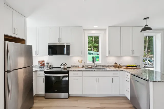 $495,000 | 3 Cedar Bend, Unit 3, Boothbay, ME 04537