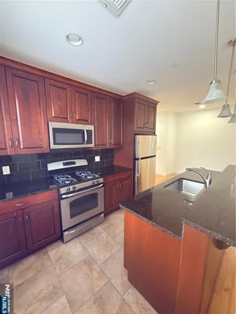 $2,900 | 725 River Road, Unit 1B, New Milford, NJ 07646