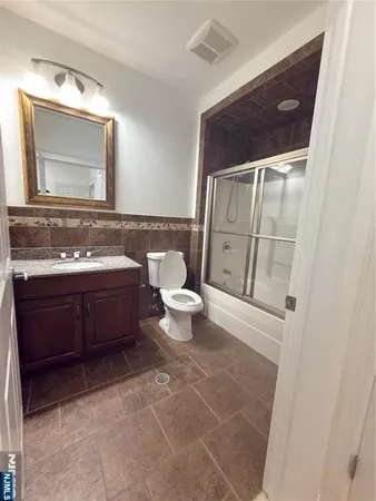 $2,900 | 725 River Road, Unit 1B, New Milford, NJ 07646