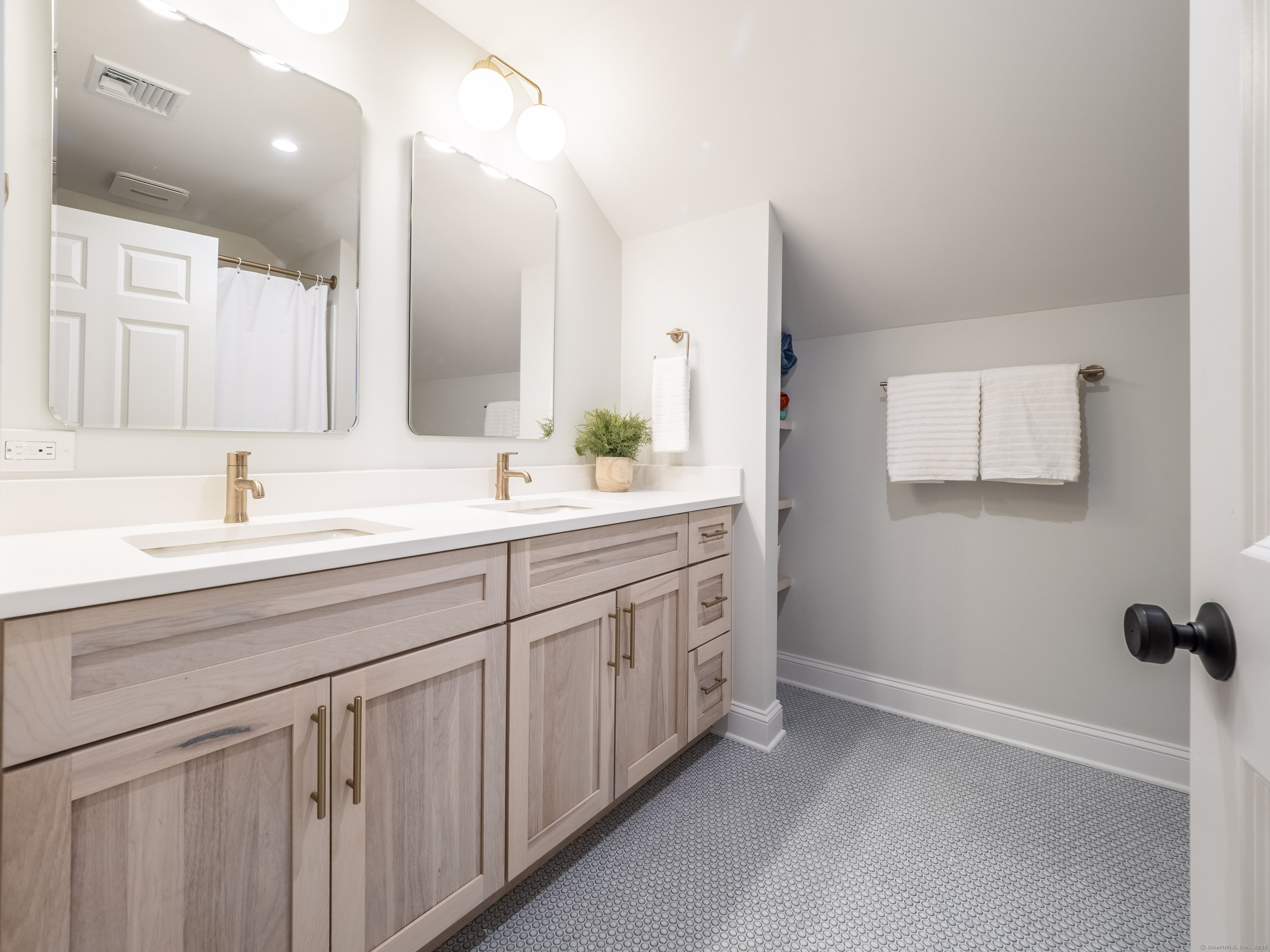 283 Redding Road Redding, CT 06896 - Photo 17 of 35