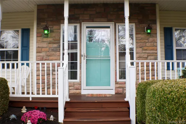 $697,000 | 5 Juniper Way, Wappingers Falls, NY 12590