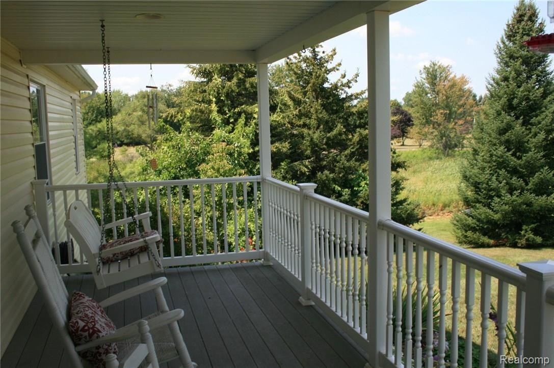 1331 West Allen Road Howell, MI 48855 - Photo 5 of 32 2 porch.jpg