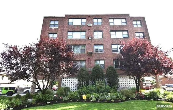 $2,750 | 275 Hoym Street, Unit 2E, Fort Lee, NJ 07024