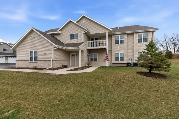 $329,900 | W197-n16902 Stonewall Drive, Jackson, WI 53037
