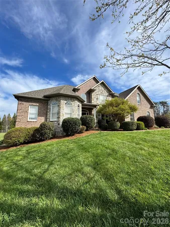 $850,000 | 5873 Bakers Point, Hickory, NC 28602