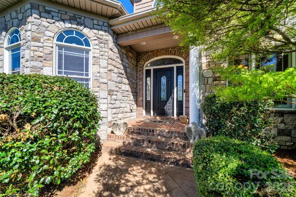 $850,000 | 5873 Bakers Point, Hickory, NC 28602