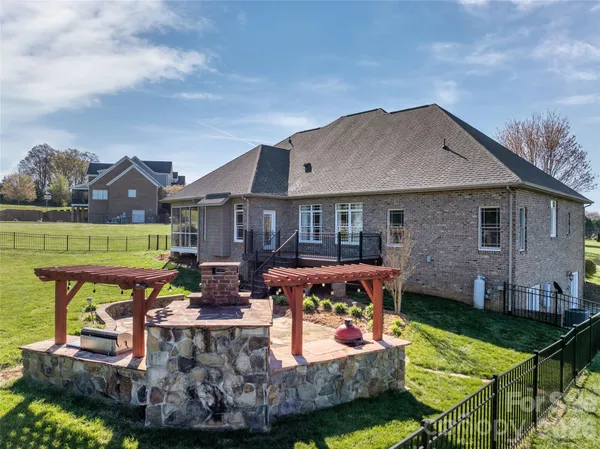 $850,000 | 5873 Bakers Point, Hickory, NC 28602
