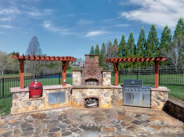 $850,000 | 5873 Bakers Point, Hickory, NC 28602