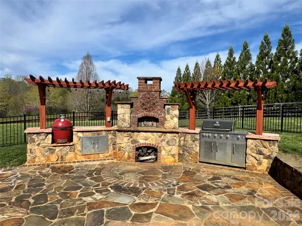 $850,000 | 5873 Bakers Point, Hickory, NC 28602