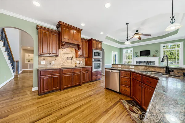 $850,000 | 5873 Bakers Point, Hickory, NC 28602