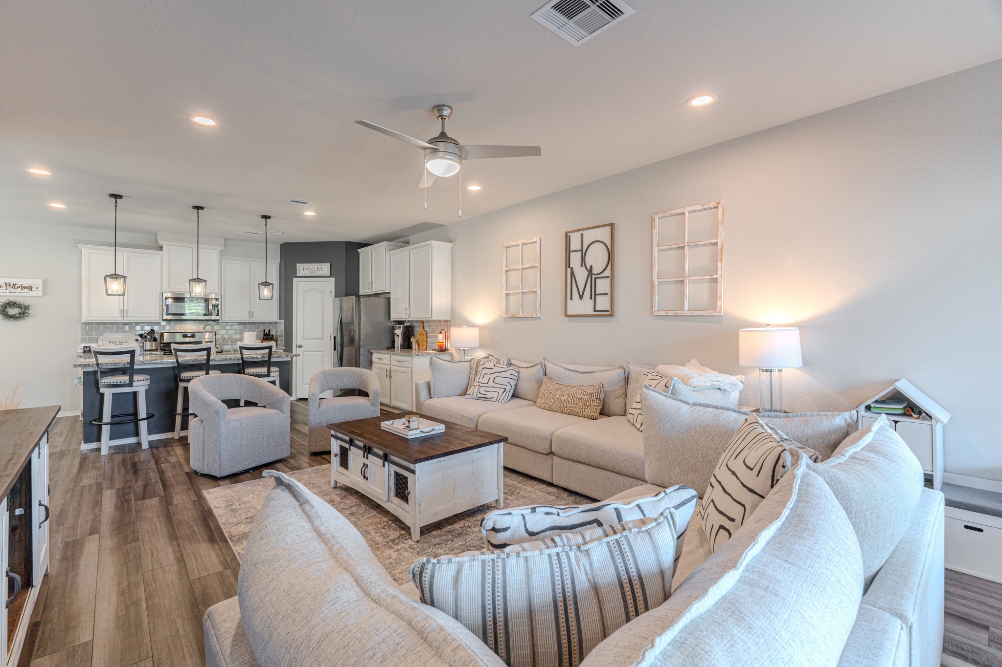9221 Inland Leather Lane Conroe, TX 77385 - Photo 23 of 47 a living room with furniture and kitchen view
