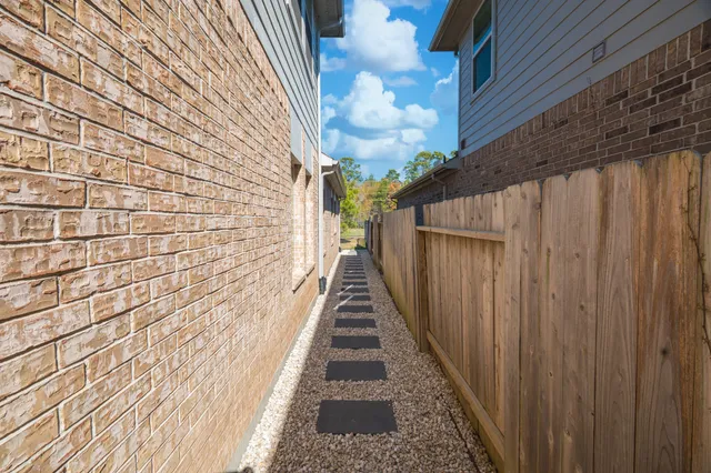 a view of a pathway with a house