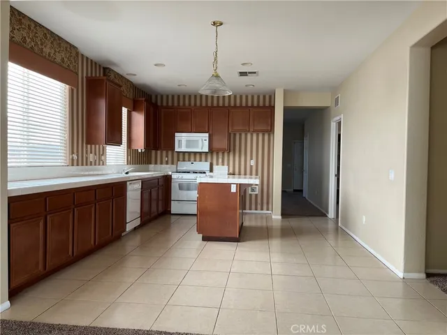 $2,300 | 9364 Field Stone Avenue, Hesperia, CA 92345