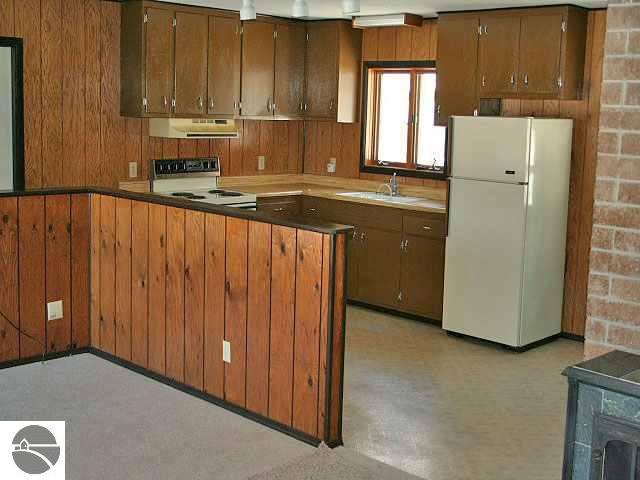 7207 South Dunns Farm Road Maple City, MI 49664 - Photo 8 of 12 1685843-7.JPG