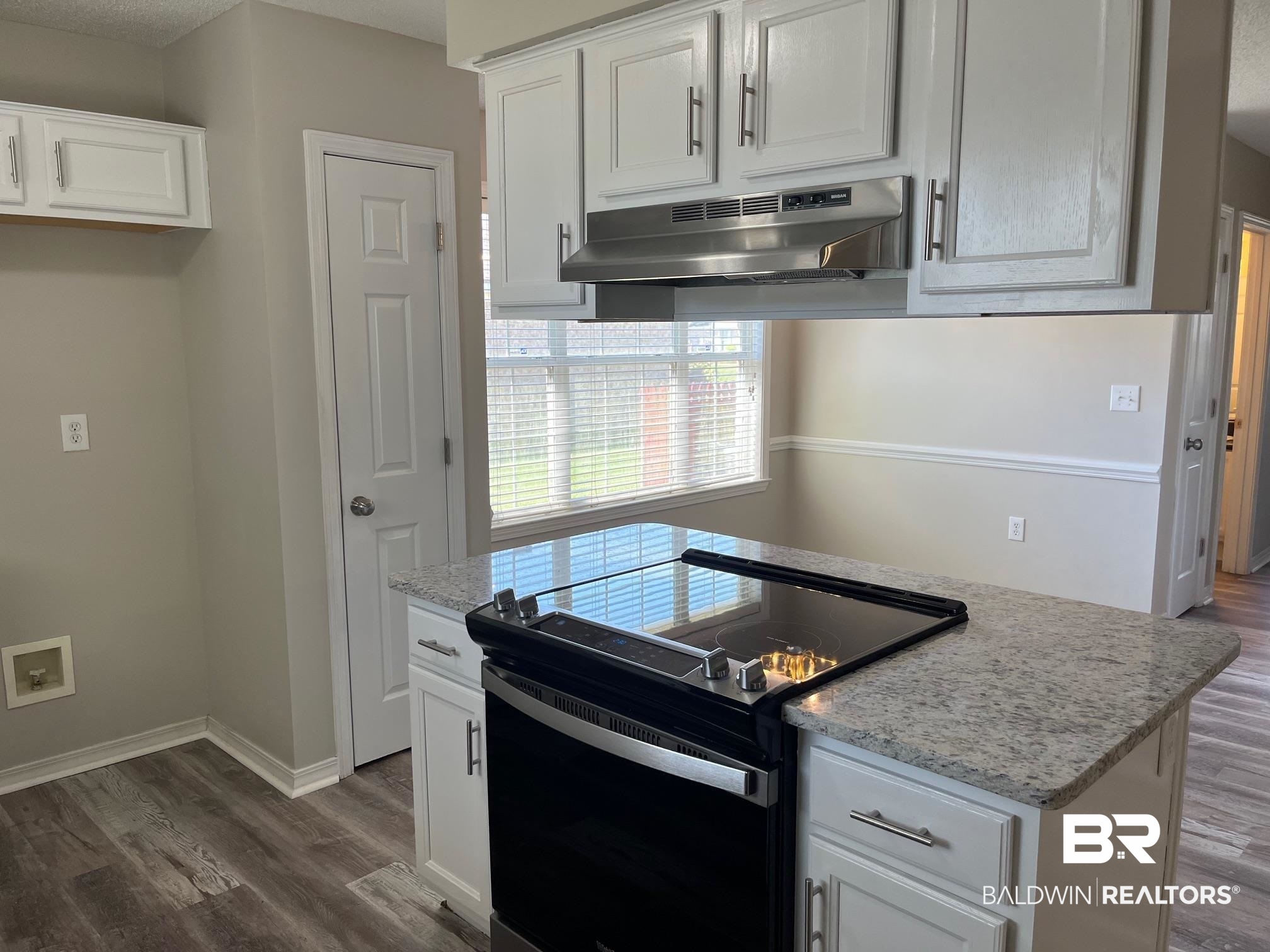 422 Meadow Lane Foley, AL 36535 - Photo 4 of 34 New appliances