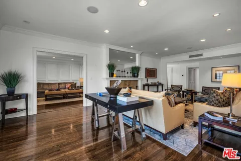 $10,500 | 11745 Montana Avenue, Unit 301, Los Angeles, CA 90049