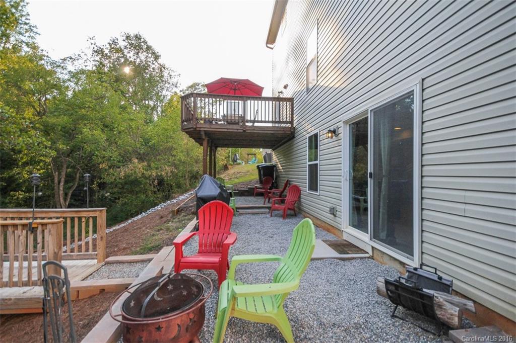 7700 West Berkeley Road Denver, NC 28037 - Photo 20 of 24 a house view with a seating space