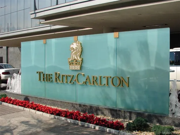 $6,500 | 1 Renaissance Square, Unit 21F, White Plains, NY 10601