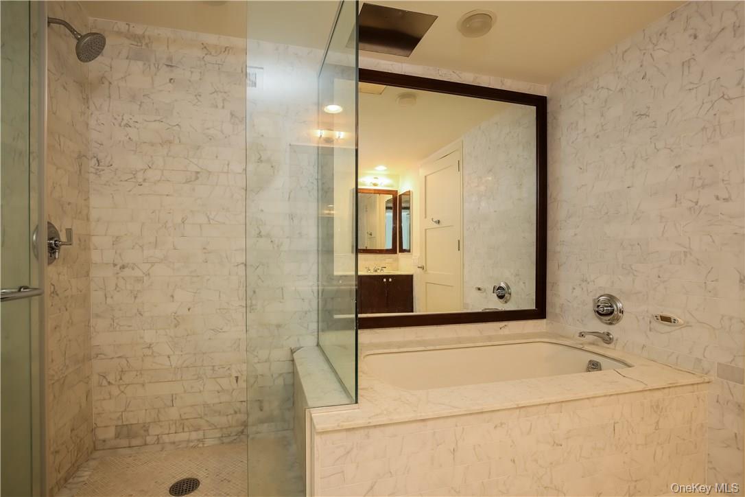 1 Renaissance Square, Unit 21F White Plains, NY 10601 - Photo 7 of 15 Master bathroom