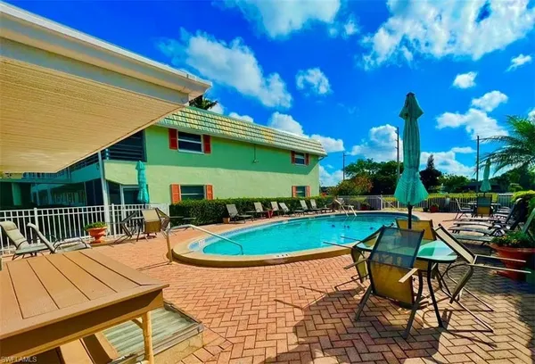 $1,750 | 200 Valley Stream Drive, Unit 8B, Naples, FL 34113