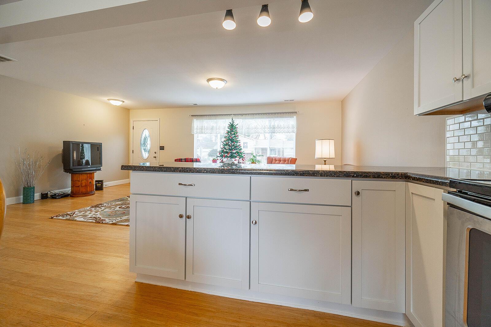 240 Chapelfield Road Columbus, OH 43230 - Photo 11 of 45 Kitchen