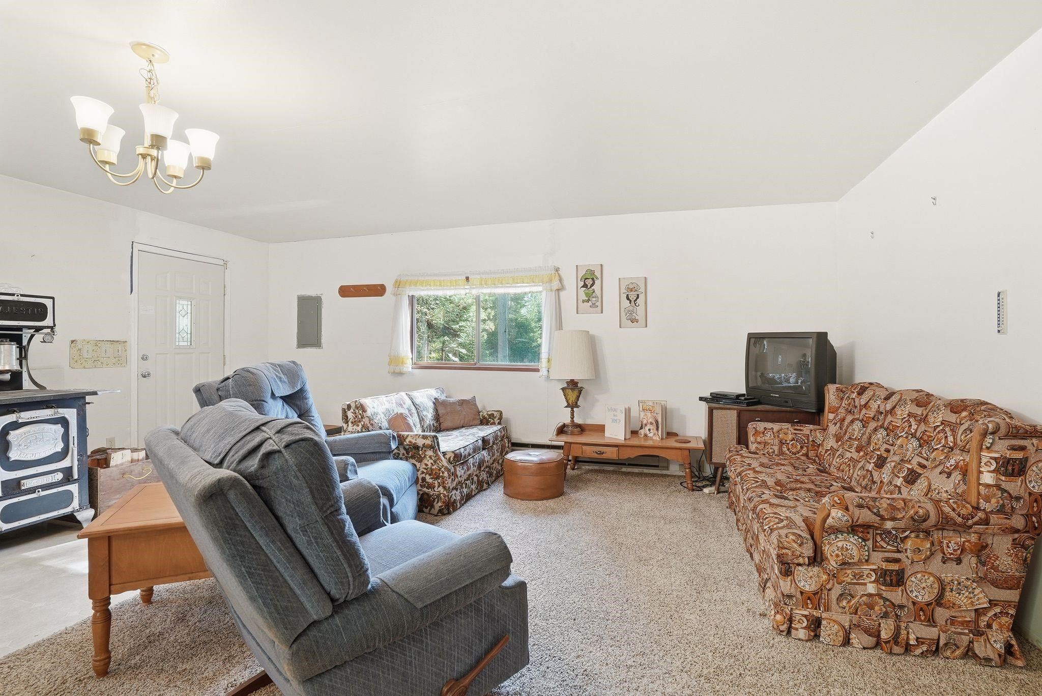 281 Four Dog Lane Cusick, WA 99119 - Photo 6 of 37