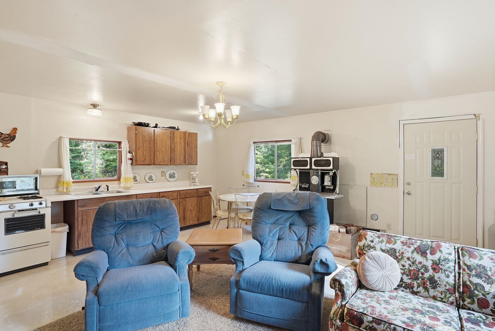 281 Four Dog Lane Cusick, WA 99119 - Photo 7 of 37