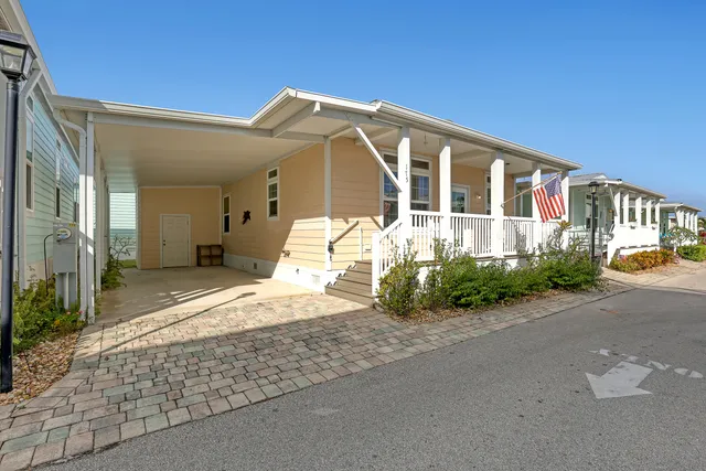 $269,900 | 175 Northeast Portside Drive, Jensen Beach, FL 34957