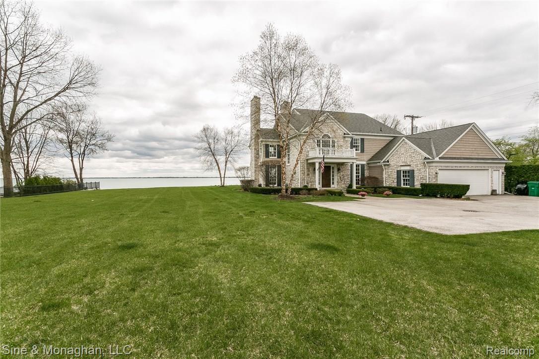 747 Whittier Road Grosse Pointe, MI 48230 - Photo 58 of 96 070-Front_View-4039450-medium.jpg