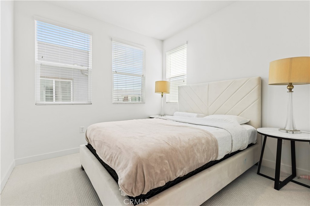 609 South Lyon Street Santa Ana, CA 92705 - Photo 21 of 36 a large bed sitting in a bedroom next to a lamp